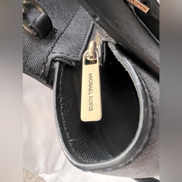 Michael Kors Medium Selma in Black with gold hardware - Picture 9 of 14